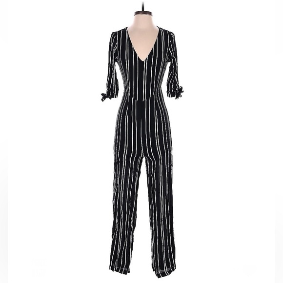 Black and white striped jumpsuit - Picture 1 of 2